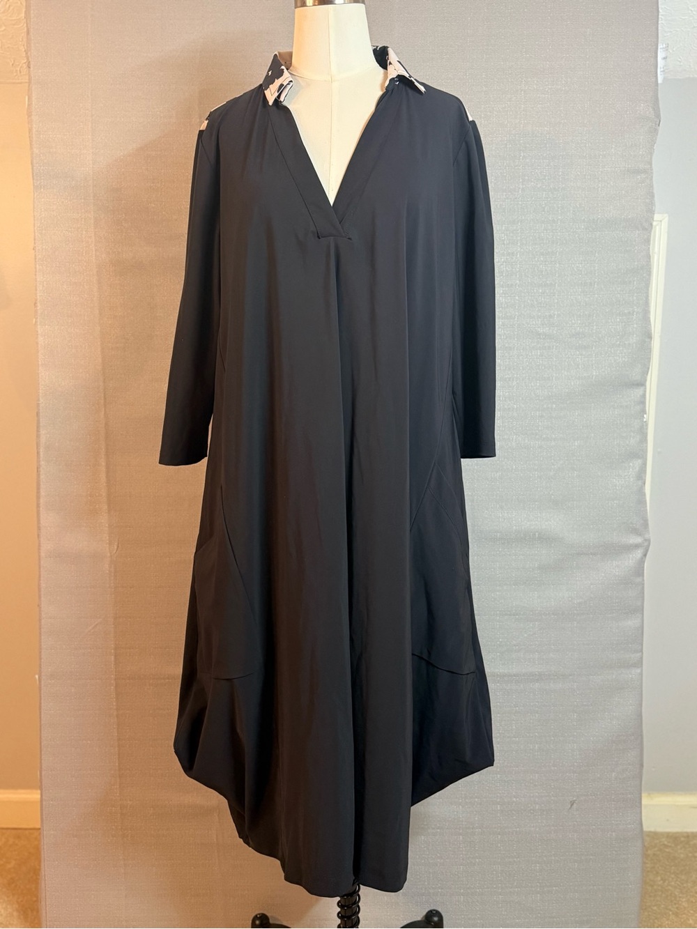 Tekbika Black V-Neck Collared A-Line Dress